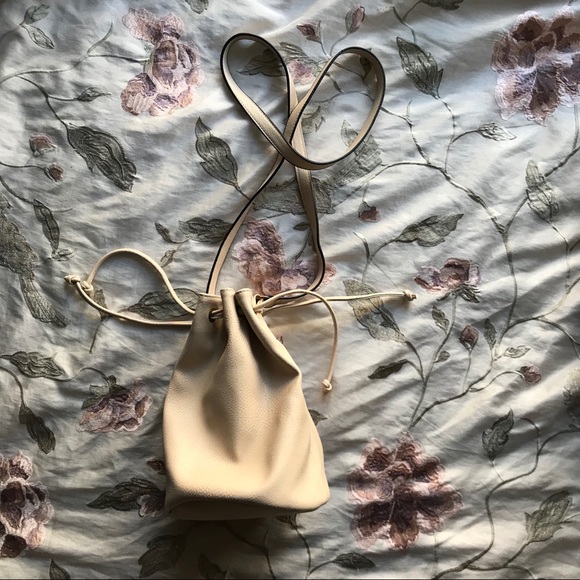 Mossimo Bucket Bag 🍦 - Picture 1 of 4